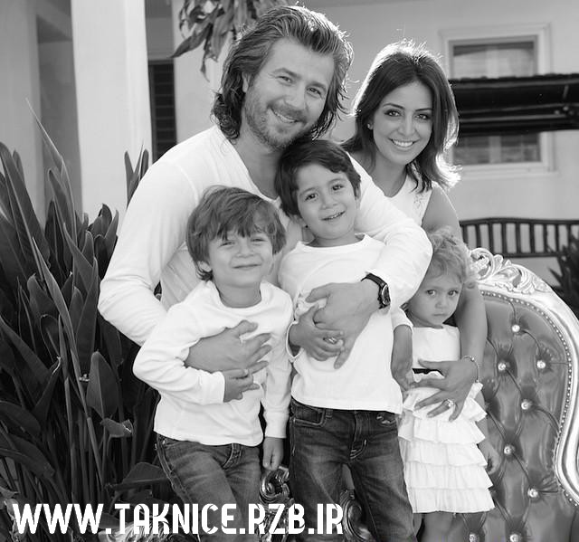 عکس جدید منصور درکنار همسر و فرزندانش
